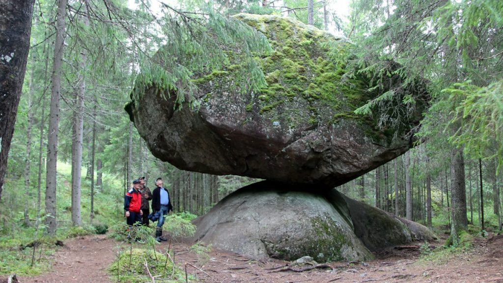 УДИВИТЕЛЬНАЯ ЗАГАДКА ПРИРОДЫ КАМЕНЬ KUMMAKIVI